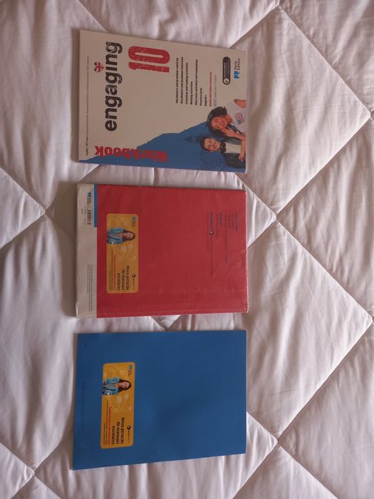 2 Livros de atividades de ingles 10.° Porto Editora