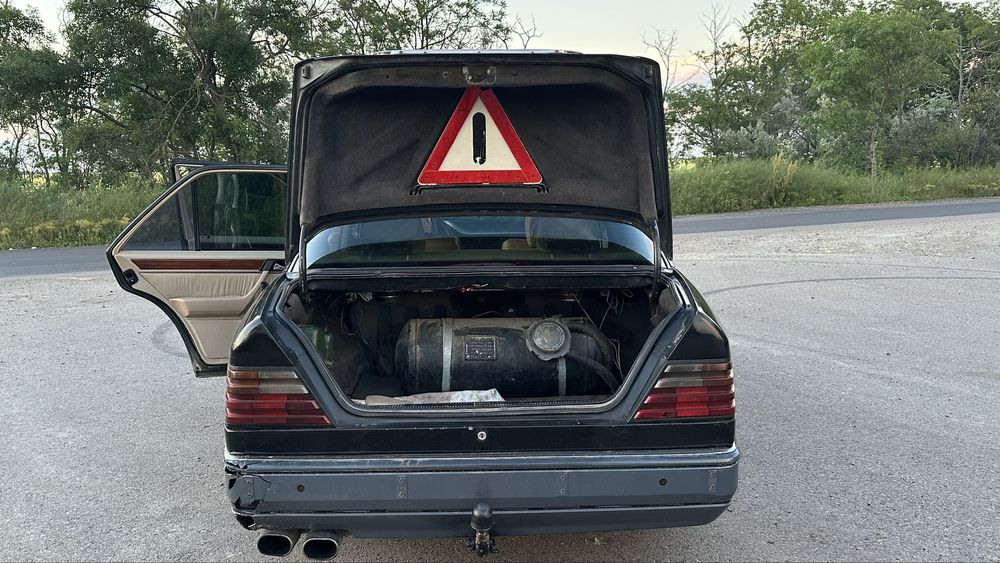 Mercedes-Benz E-Class W124