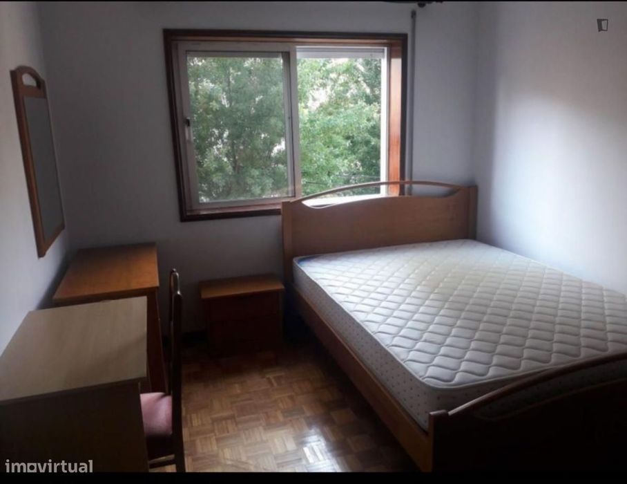 Quarto - localizado em Sé de Braga e São Lázaro Braga