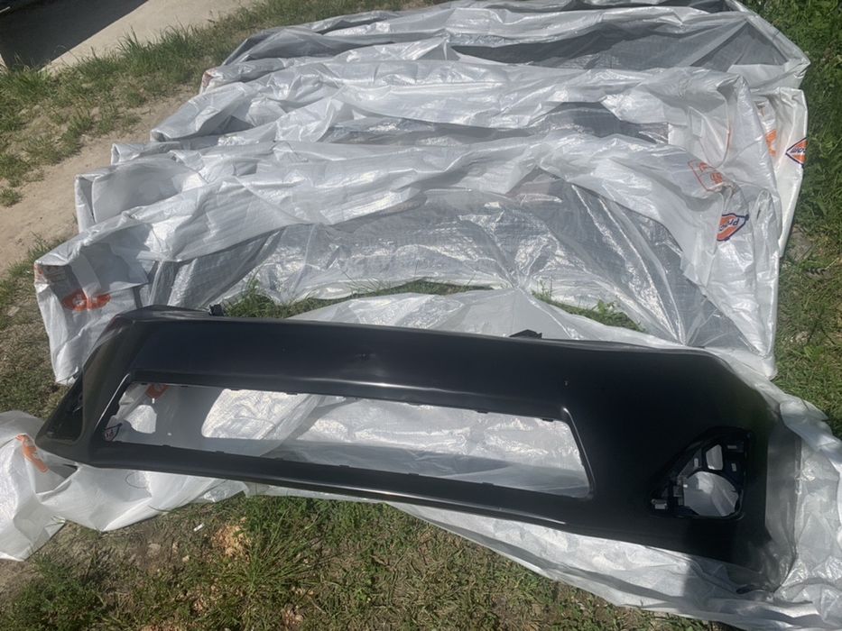 Бампер передній toyota camry 50 USA