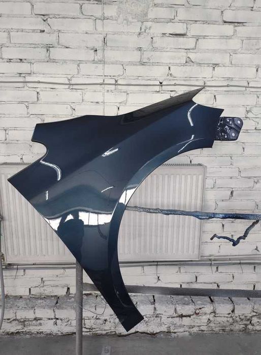 Błotnik Volkswagen Golf 5 V PLUS 09-13 KOLOR LC5F PRAWY