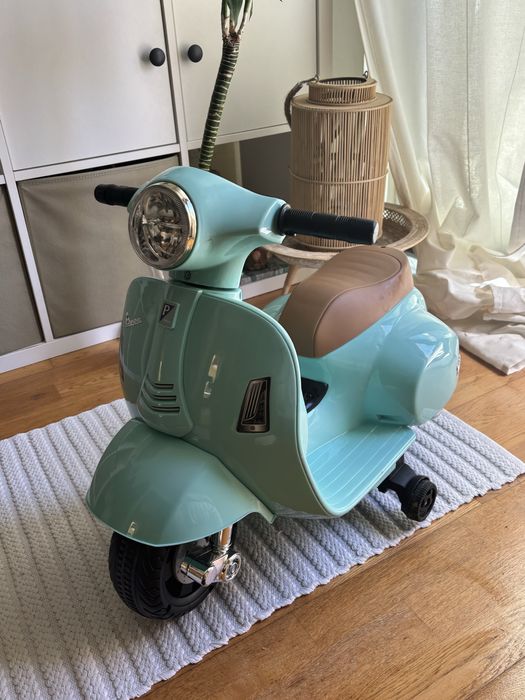 Vespa eletrica criança