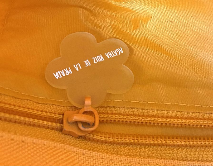 Saco Agatha Ruiz de la Prada impermeável e lavável.