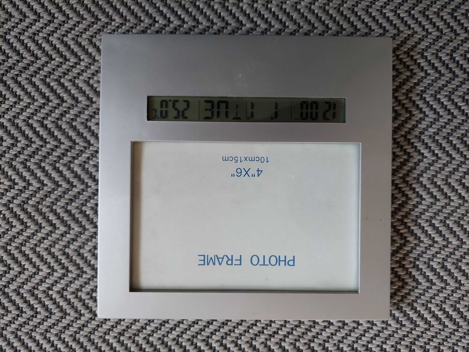 Moldura 15x10cm com relógio, calendário e termómetro