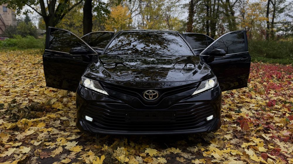 Toyota Camry 70 офіційна
