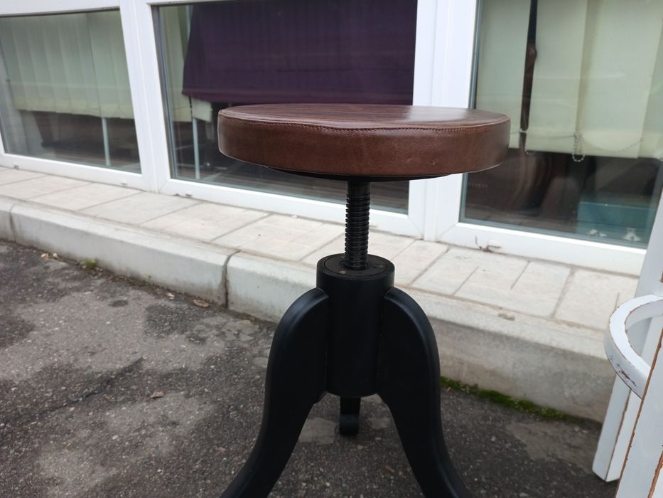 Цікаві стільці: барний-будуарний