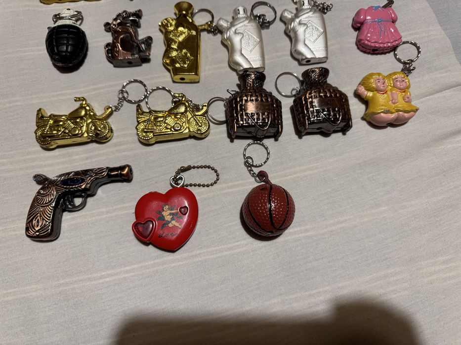 Lote de 32 porta-chaves/isqueiros - vazios