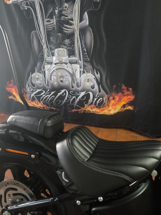 Harley-Davidson Street Bob 114 – 05/2024 – 3.850 km – Vance & Hines