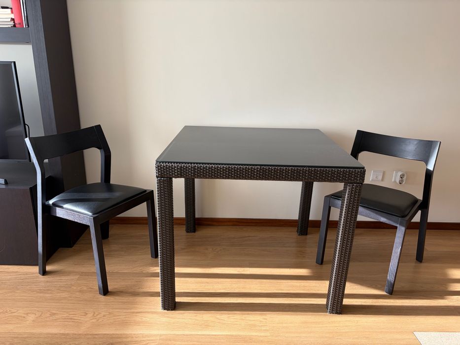 Mesa + 2 cadeiras