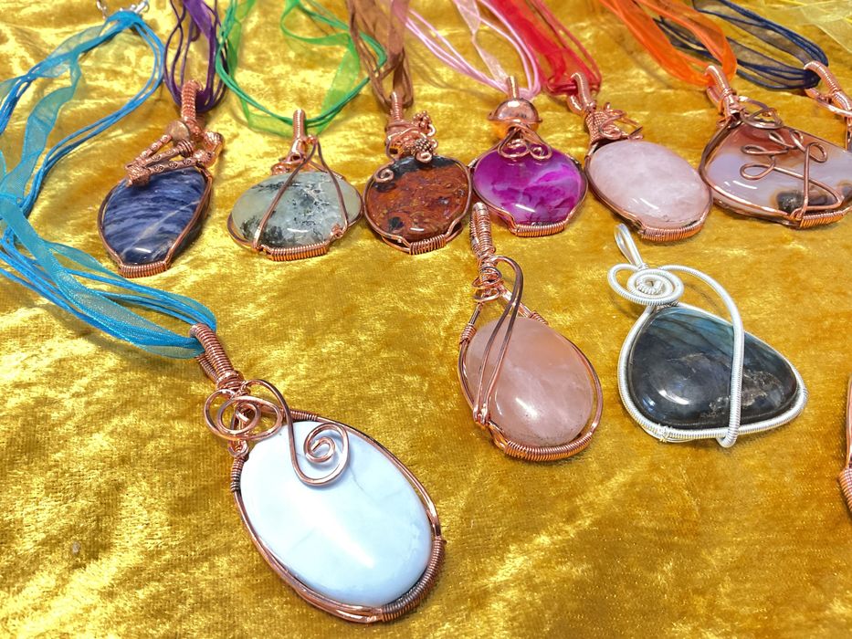 Pendente várias cores de pedras tamanho de 8/10 cm