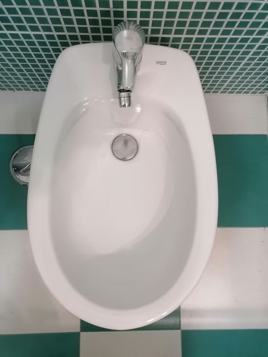 Bidé e torneira Roca