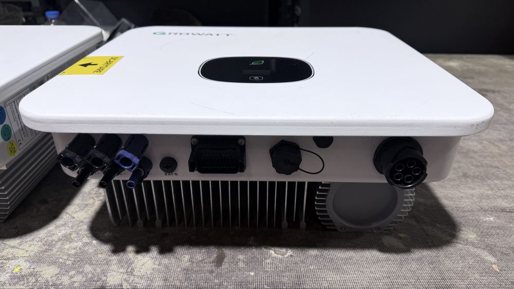 Інвертор гібридний Growatt MOD 7000TL3-XH трифазний 7/14 кВт