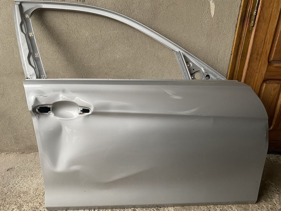 Продам дві праві двері БМВ ф30.