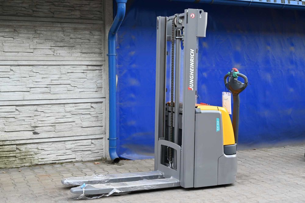 Paleciak elektryczny Jungheinrich EJC212  2017rok Nowa Bateria FHP 309