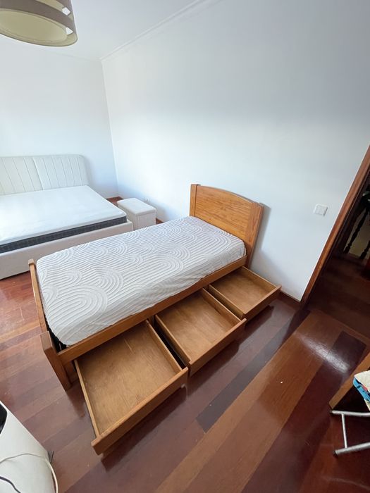 Cama de solteiro e colchao