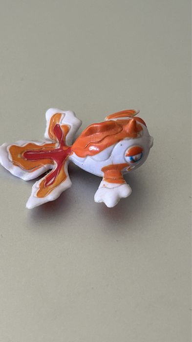 Pokemon Goldeen Tommy 2006 figura boneco peixe
