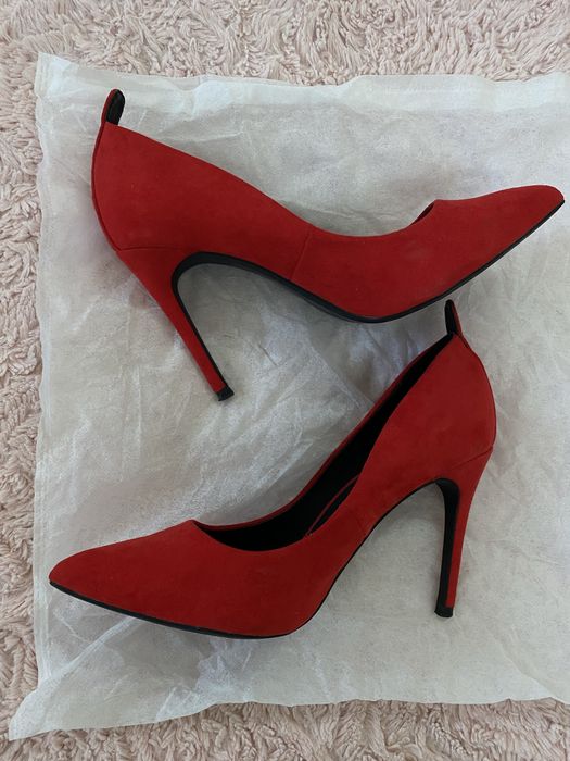 Sapatos Breskha vermelhos salto alto