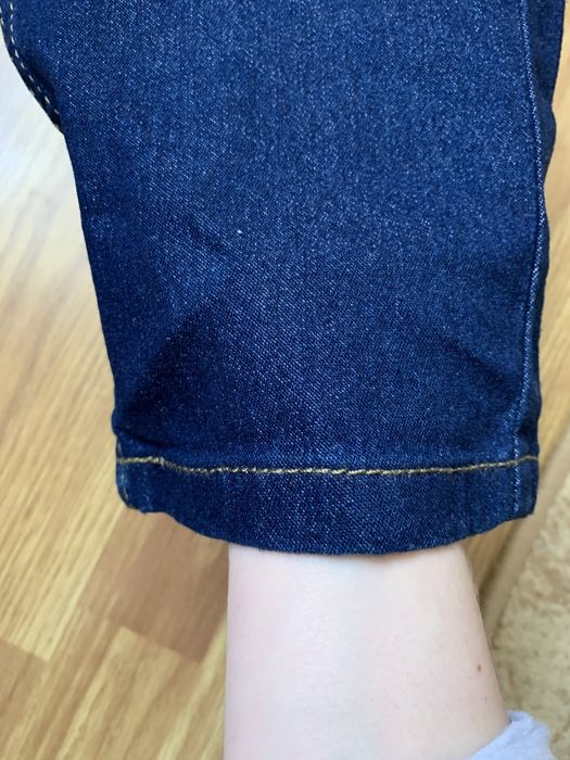 Новые женские джинсы.