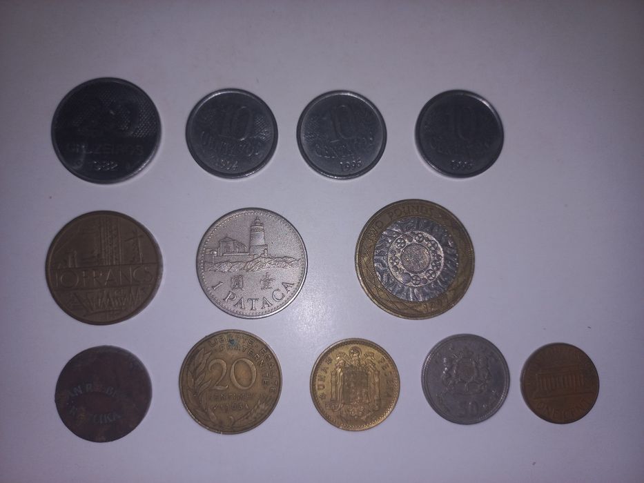 Moedas estrangeiras e notas pesetas