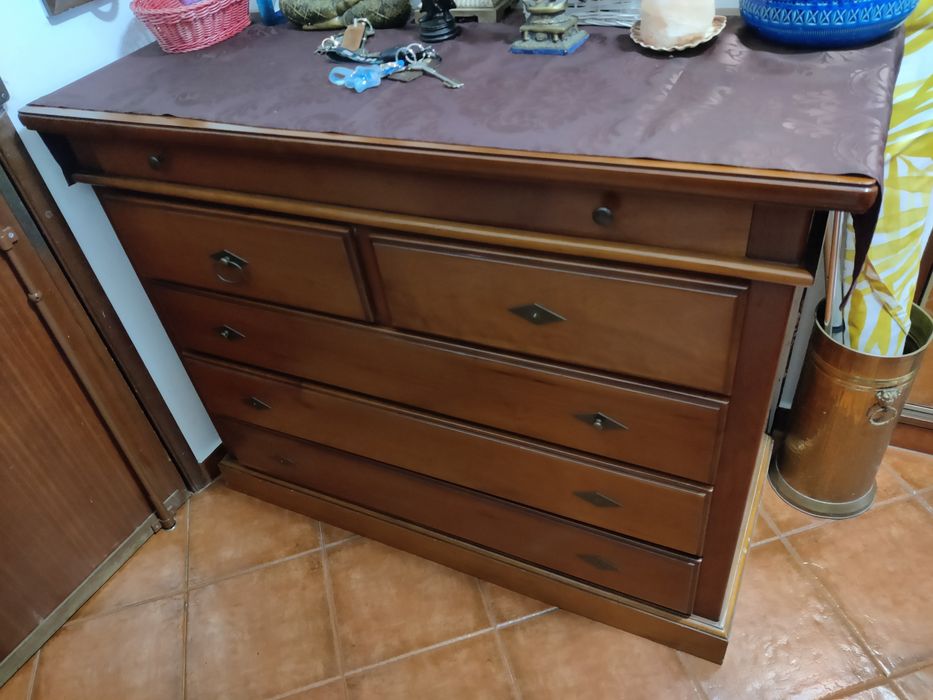 Cómoda cerejeira maciça