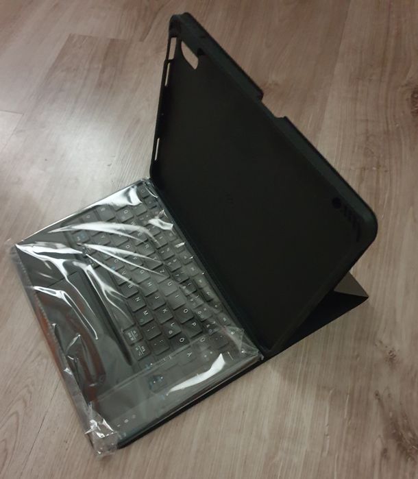 Fintie Etui z klawiaturą do iPada Air 5 2022/ 4 2020