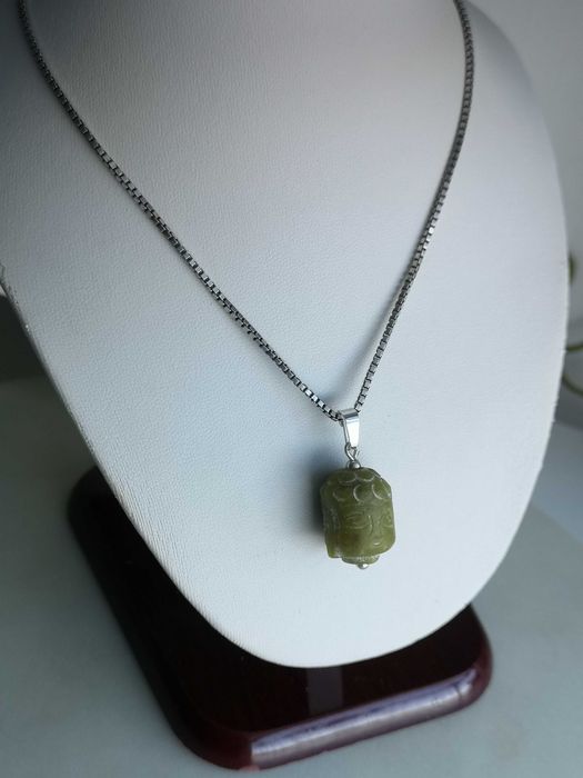 wisiorek głowa buddy zielony jadeit