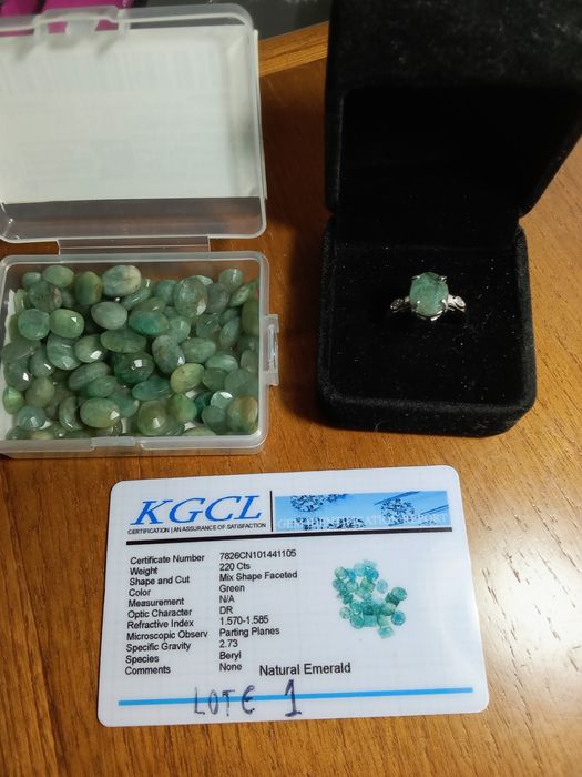 Anel Artesanal Esmeralda Certificada Única em Prata 925