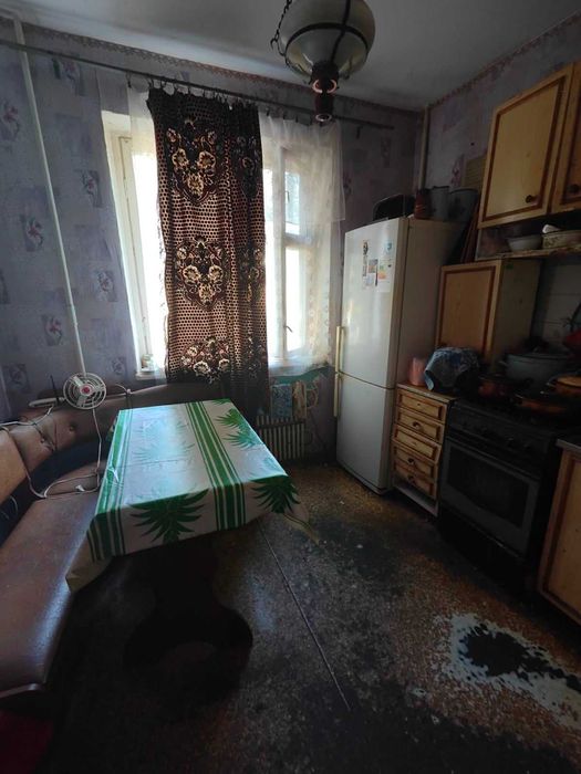 ПРОДАМ 2-ві кімнати в 3-ох кімнатній квартири по вул.Звенигородській