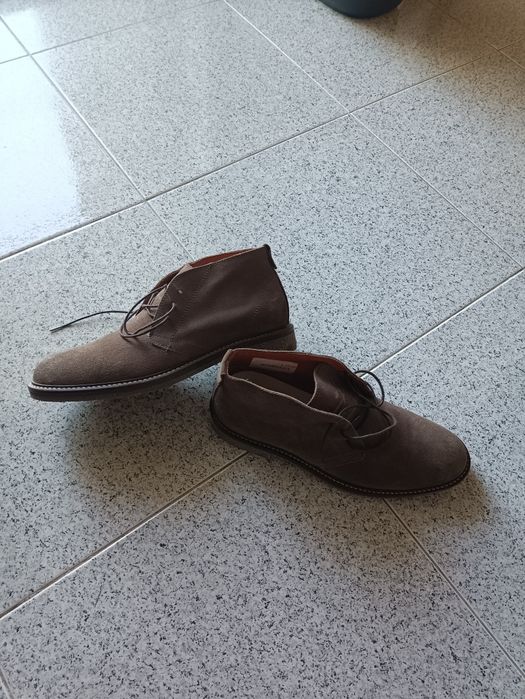 Botas em pele camurça