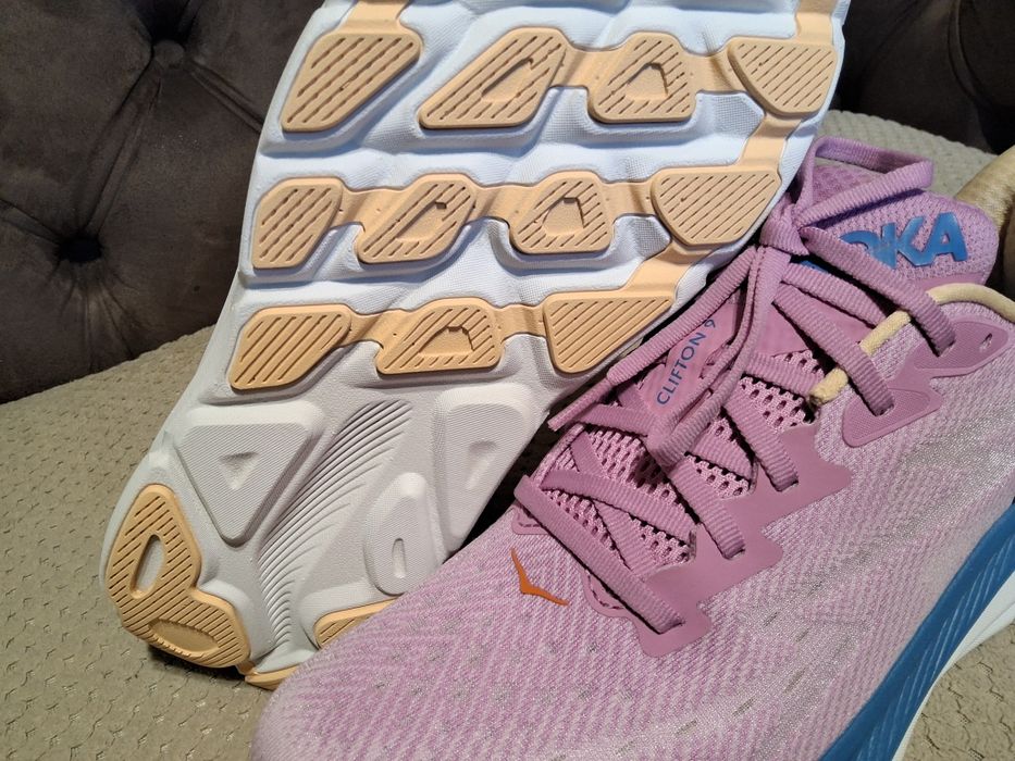 Hoka Clifton 9 . Розмір 44 28см устілка до загину. Оригінал