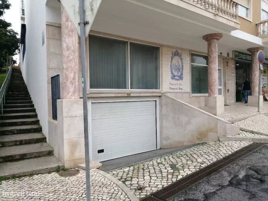 Garagem Box – Pendão – Queluz