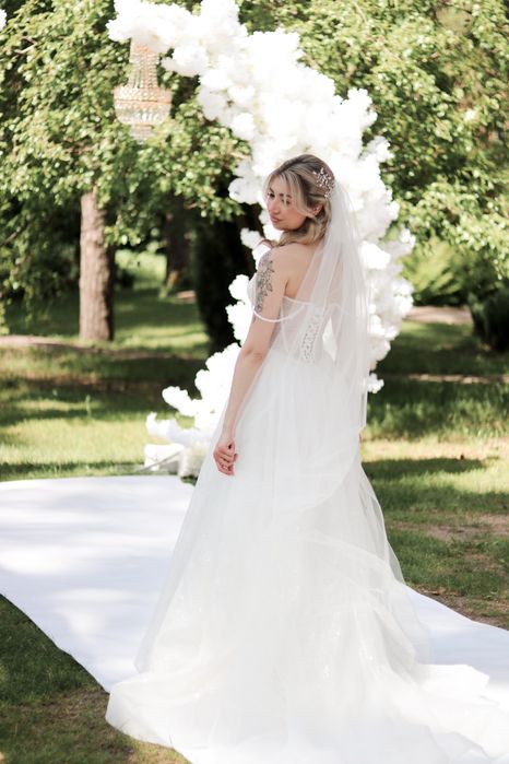 Продам весільну сукню