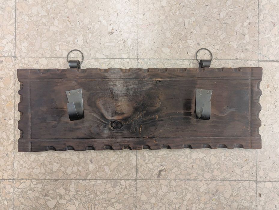 Cabide Rústico Medieval em 
Madeira Escura