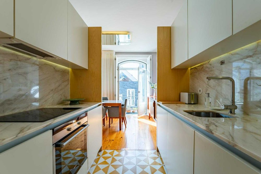 T2 com Varanda e Vista Única na BAIXA DO PORTO