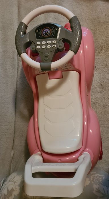 Продам машинку-толокар