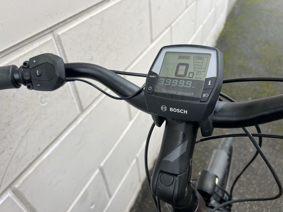 Електровелосипед Cube Town з двигуном Bosch+планетарка 7