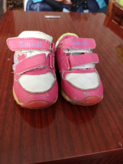 Кросівки для дівчинки 19 розмір