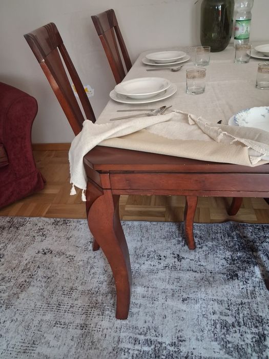 Stół drewniany i 6 krzeseł