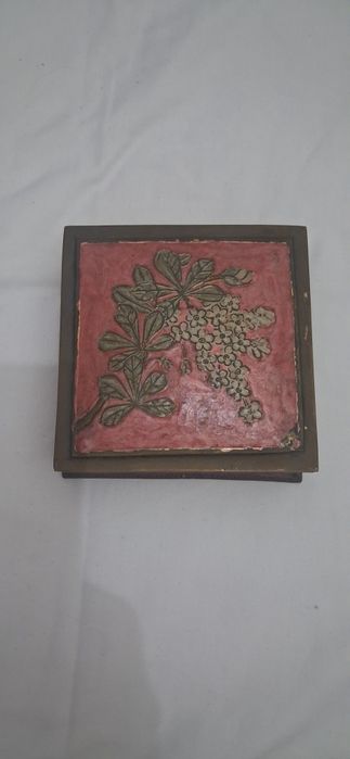 Antiga Caixa de Jóias em Latão Trabalhada