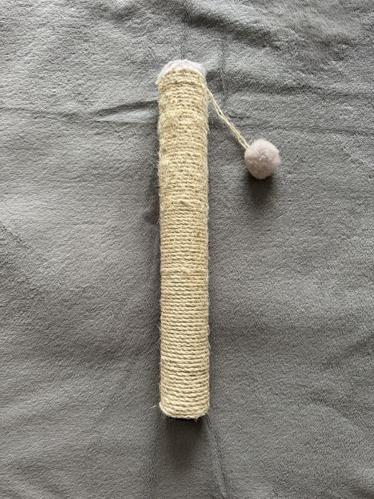 Котяча кігтеточка. Лише стовбур, без підставки.