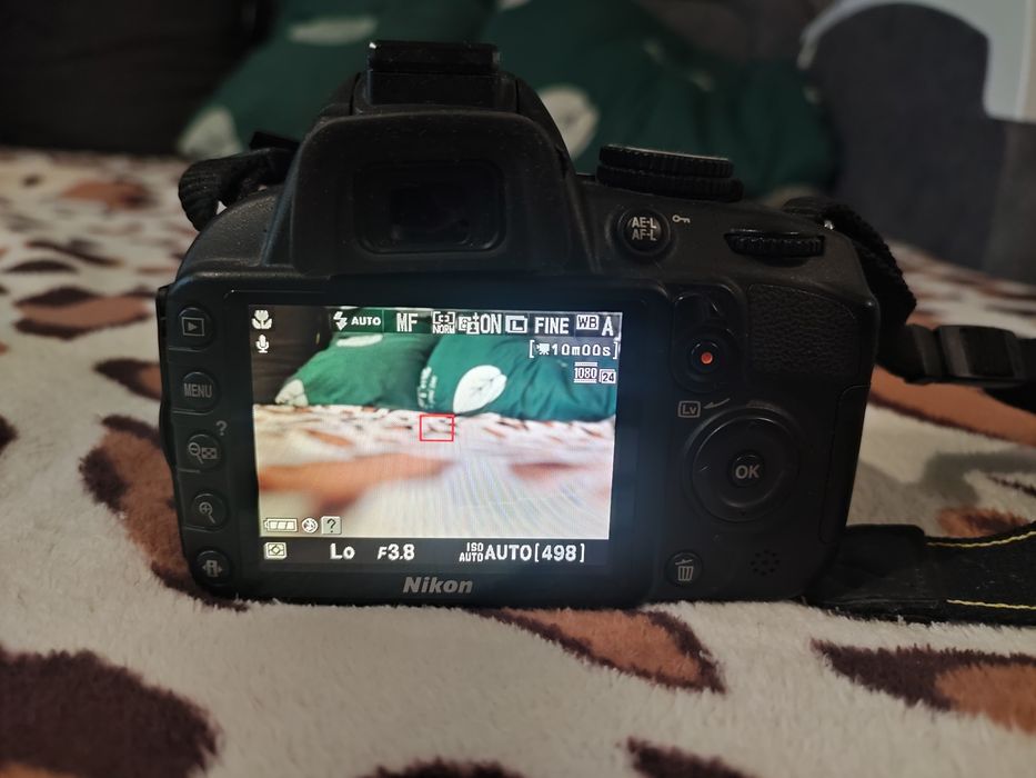 Продам майже новий Nikon D3100 з кітовим об'єктивом