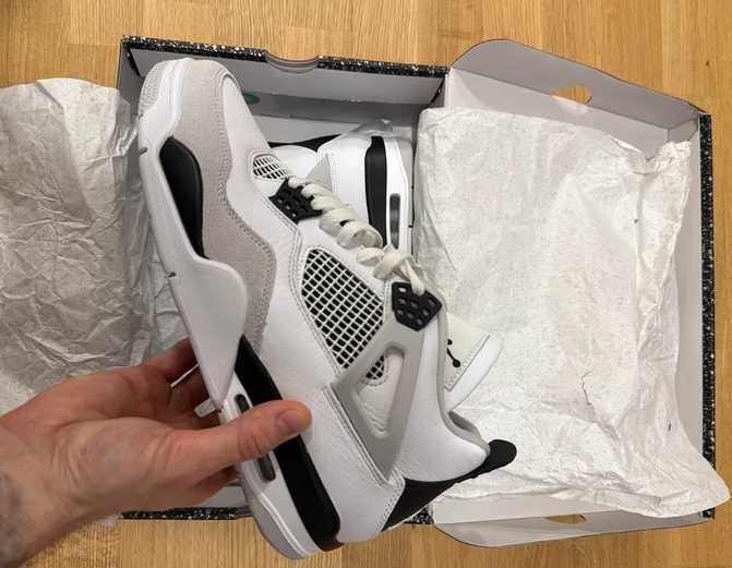 Jordan 4 Retro Military Black R.38