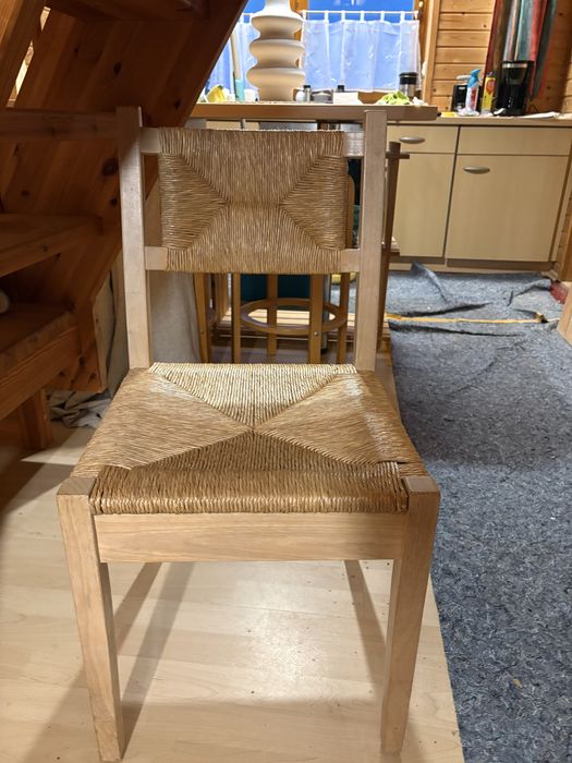 Krzesla sosnowe z wikliną