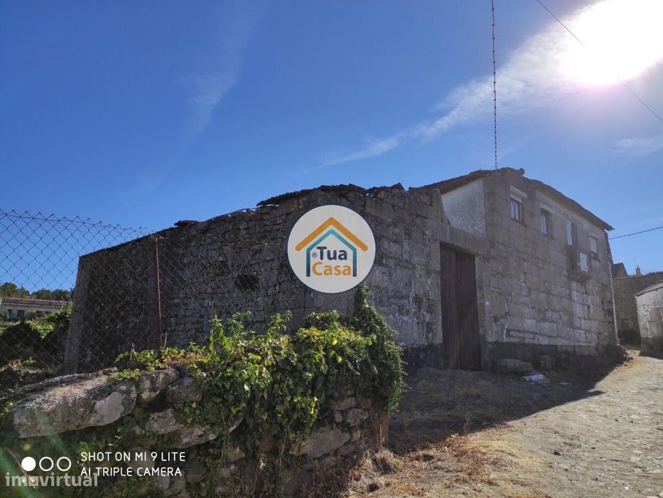 Moradia T2 para Remodelação com Áreas Brutais em Magarelos, Viseu — Lordelo, Vila Real