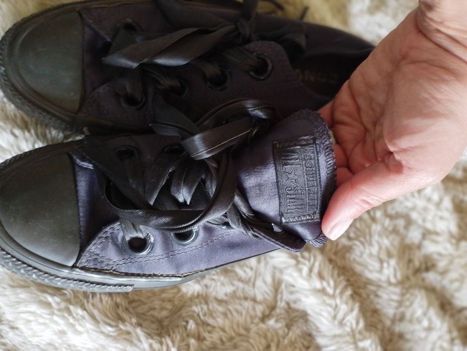 Tênis All Star Converse cinza acetinados