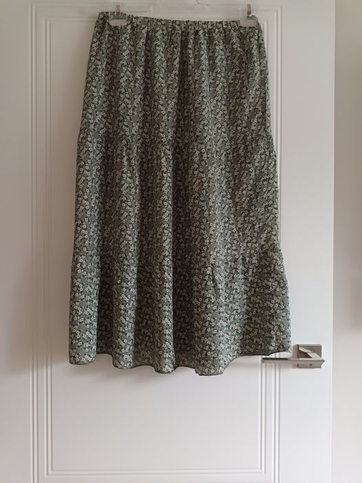 Spodnica na gumce w kwiatki ,dł 49 cm,szer w pasie 39×2,maksymalne ro,