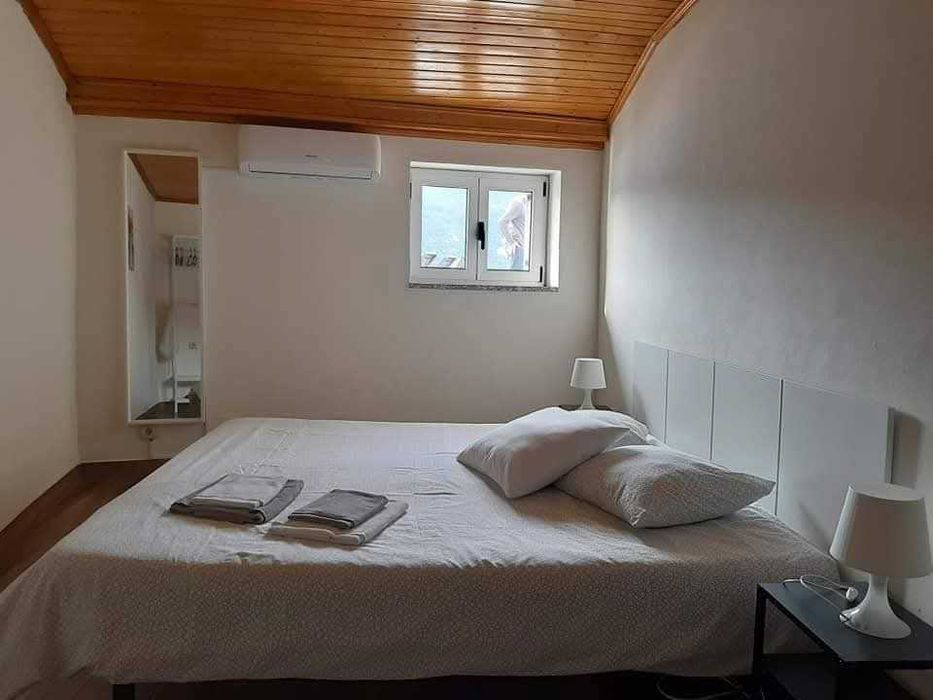 Arrenda-se Casa mobilada de novembro 25 a março 26