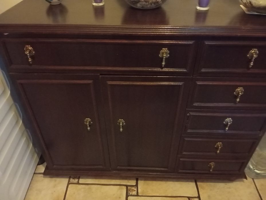 Aparador mogno com uso