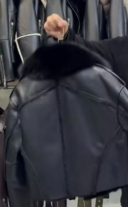 Продам  куртку гарному стані  11000