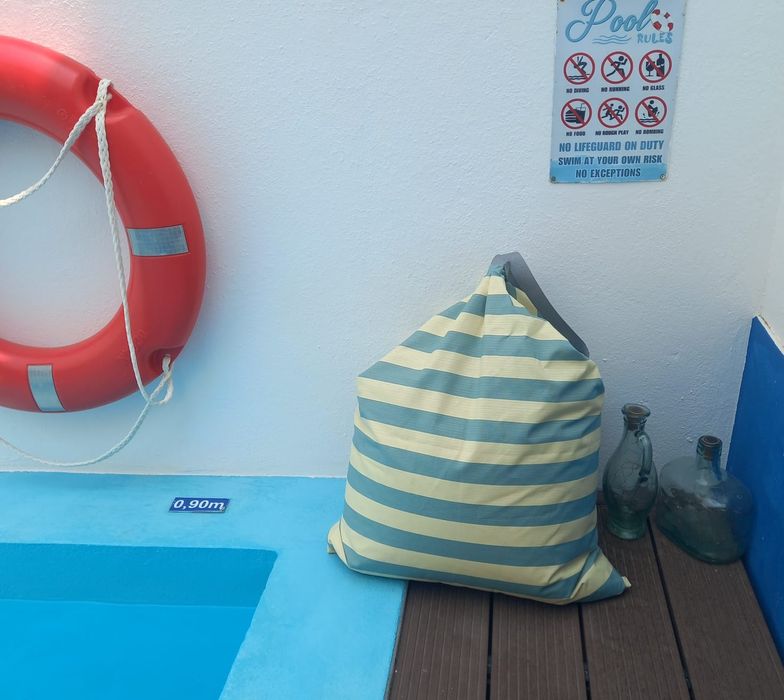 Puffs de praia e piscina